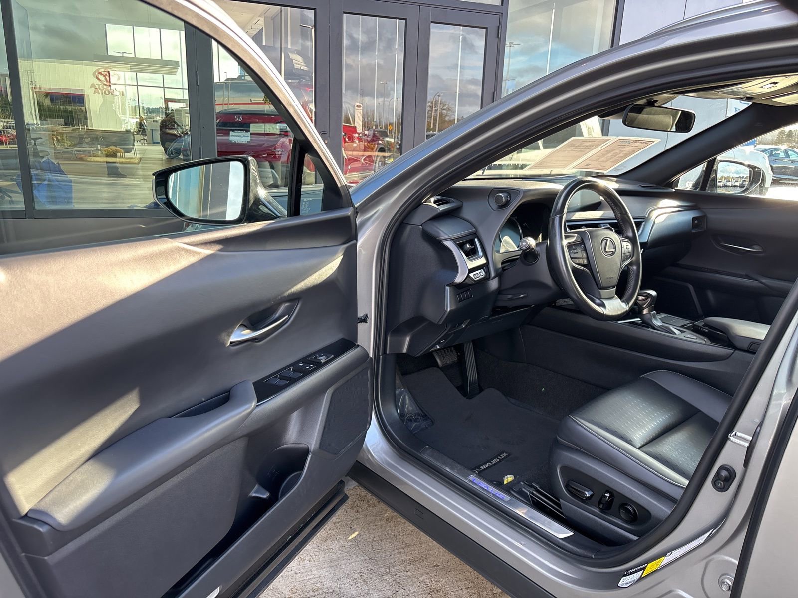 Used 2022 Lexus UX 250h w/ Accessory Package (Z2) image 9