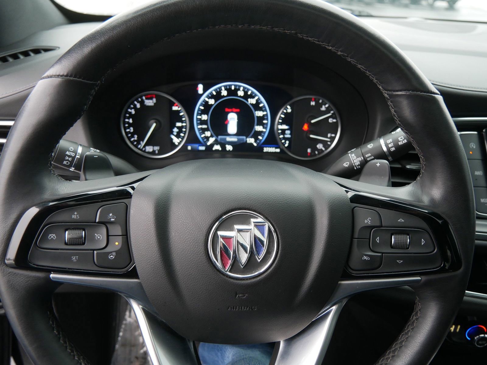 Used 2024 Buick Enclave Avenir w/ Avenir Technology Package image 24