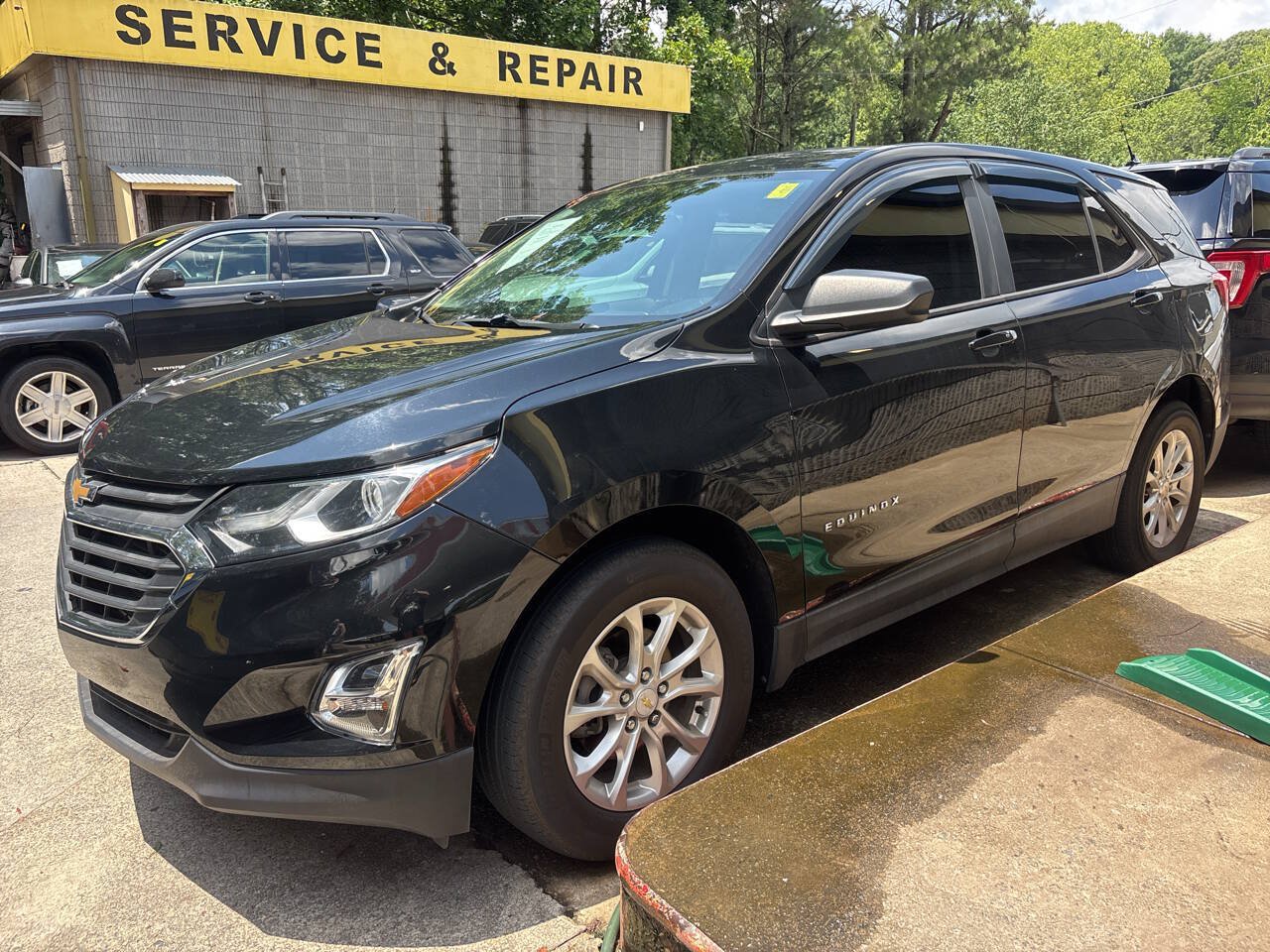 Used 2020 Chevrolet Equinox LS w/ LS Convenience Package FWD image 2