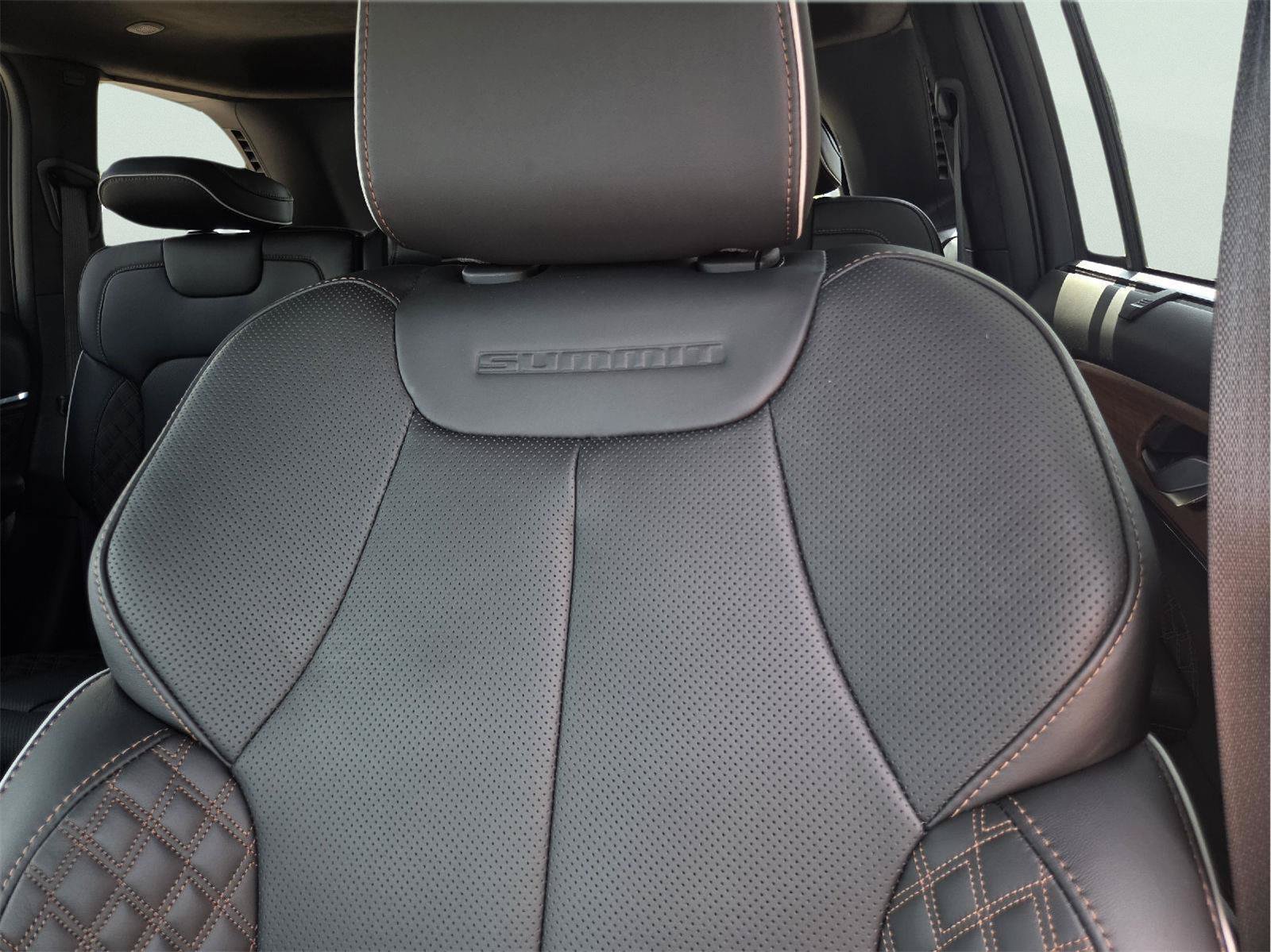New 2027 Jeep Grand Cherokee Summit AWD/4WD image 14