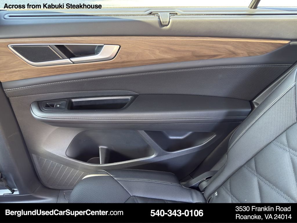 Used 2025 Volkswagen Atlas SE image 29