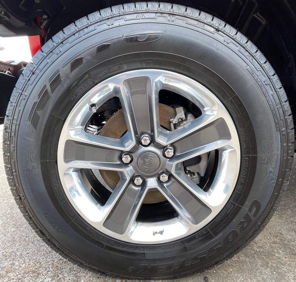 Used 2019 Jeep Wrangler Unlimited Sahara AWD/4WD image 12