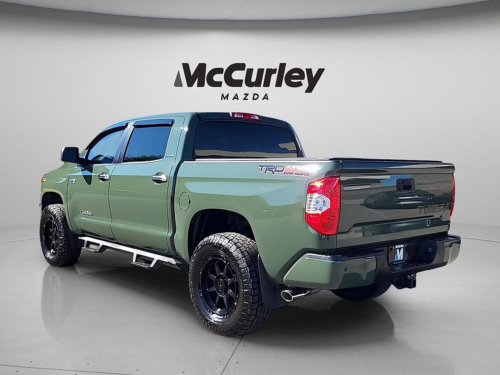 Used 2021 Toyota Tundra Limited w/ Limited Premium Package AWD/4WD image 5