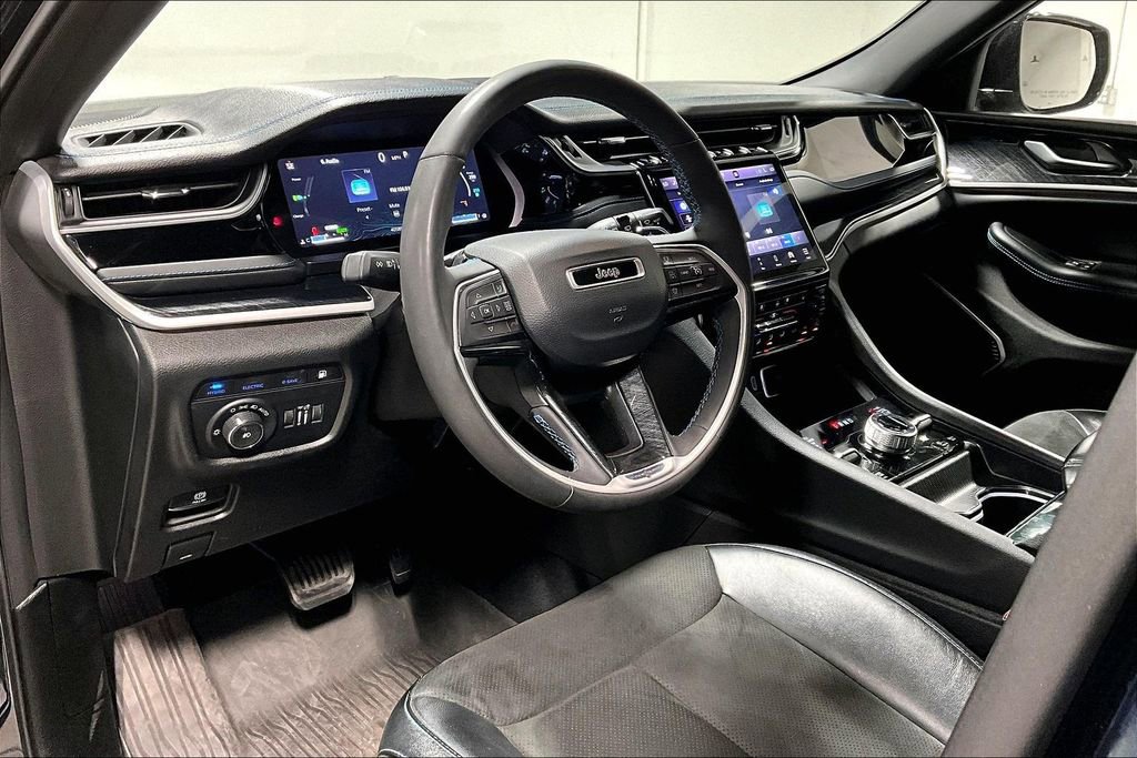 Used 2024 Jeep Grand Cherokee Trailhawk image 16