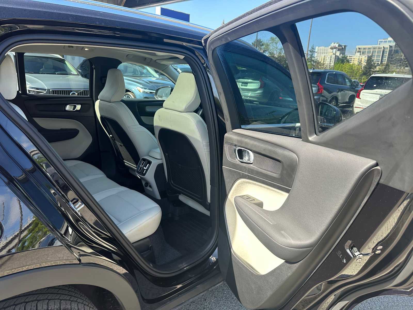 Used 2025 Volvo XC40 B5 Plus w/ Protection Package Premier AWD/4WD image 13
