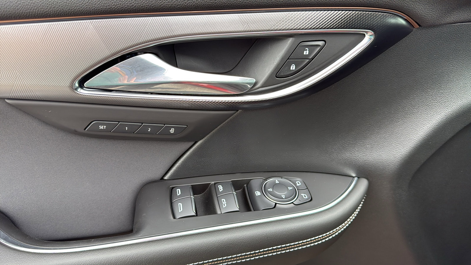 Used 2025 Buick Envision Sport Touring image 11