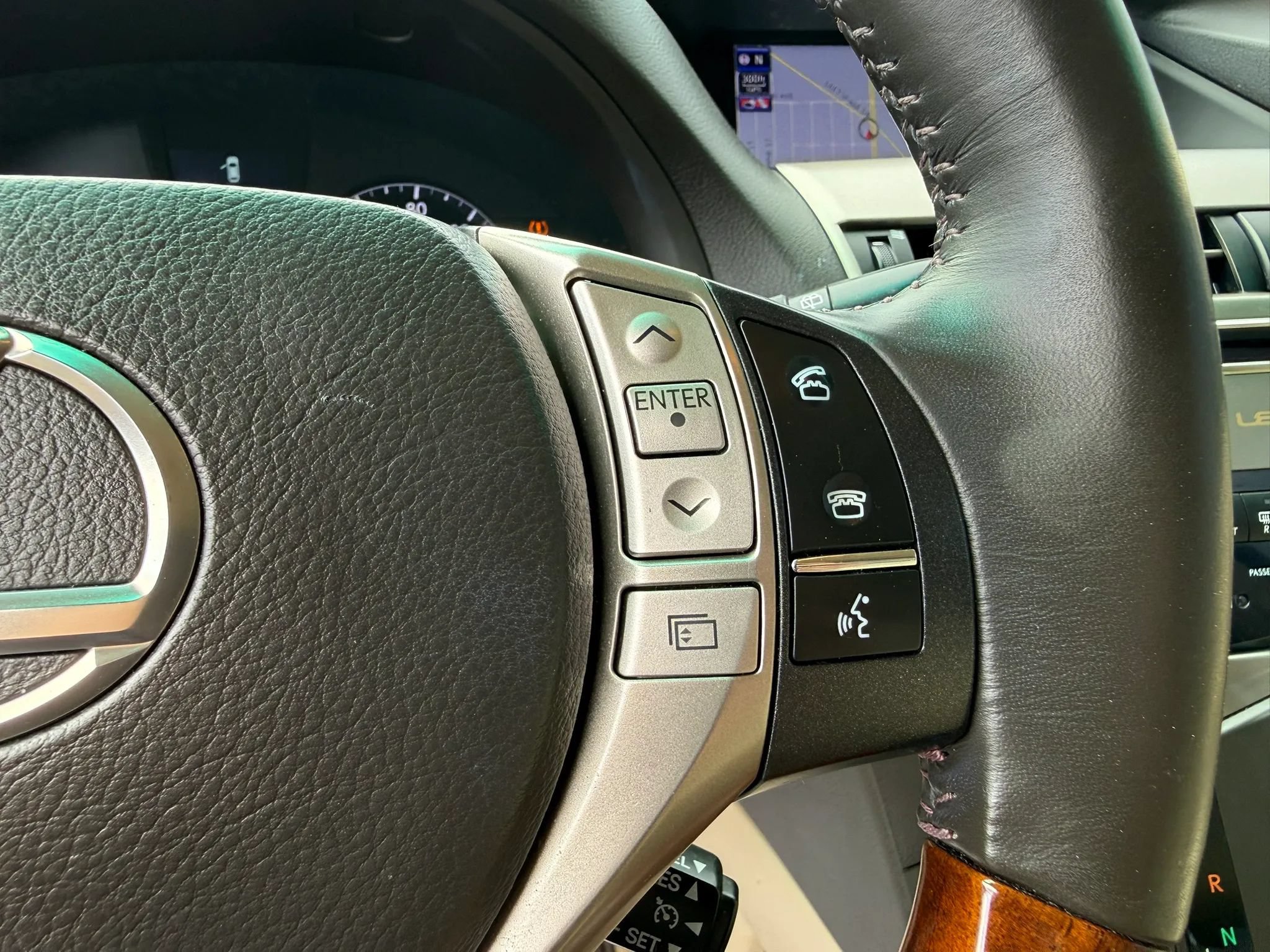 Used 2013 Lexus RX 450h AWD w/ Navigation Pkg image 24