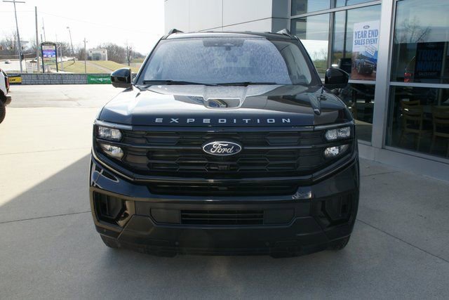 Used 2025 Ford Expedition Max Active image 4