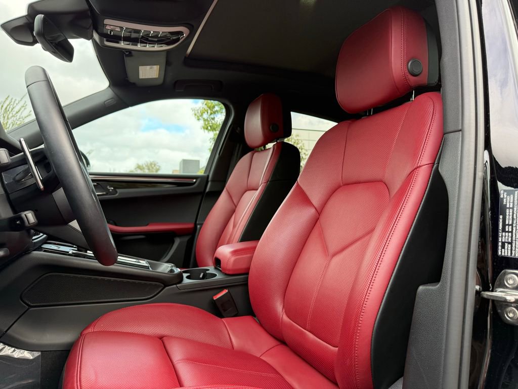 Used 2025 Porsche Macan image 5