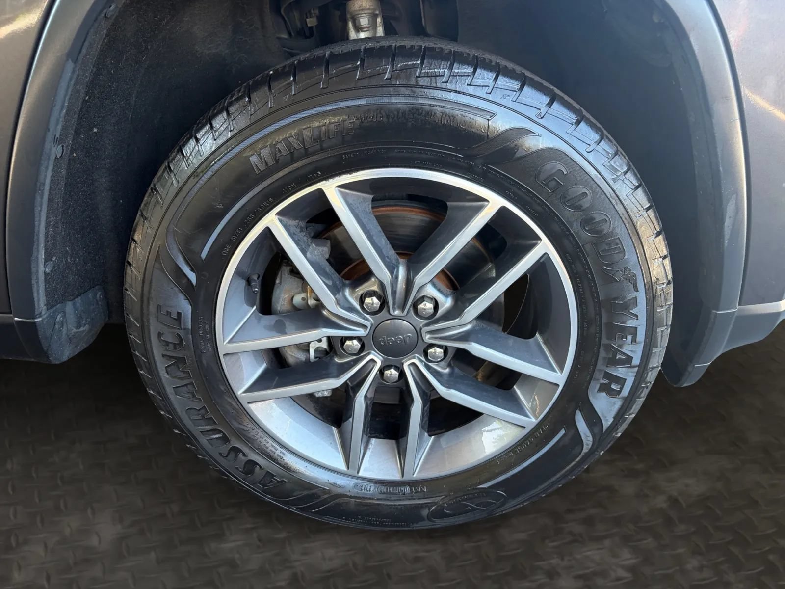 Used 2020 Jeep Grand Cherokee Limited AWD/4WD image 37