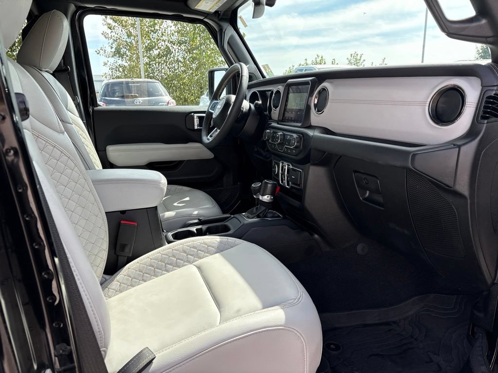 Used 2023 Jeep Gladiator Overland AWD/4WD image 24