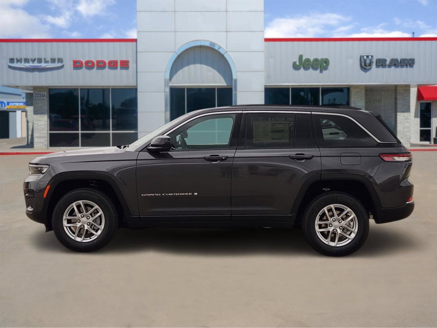 New 2026 Jeep Grand Cherokee Laredo RWD image 3