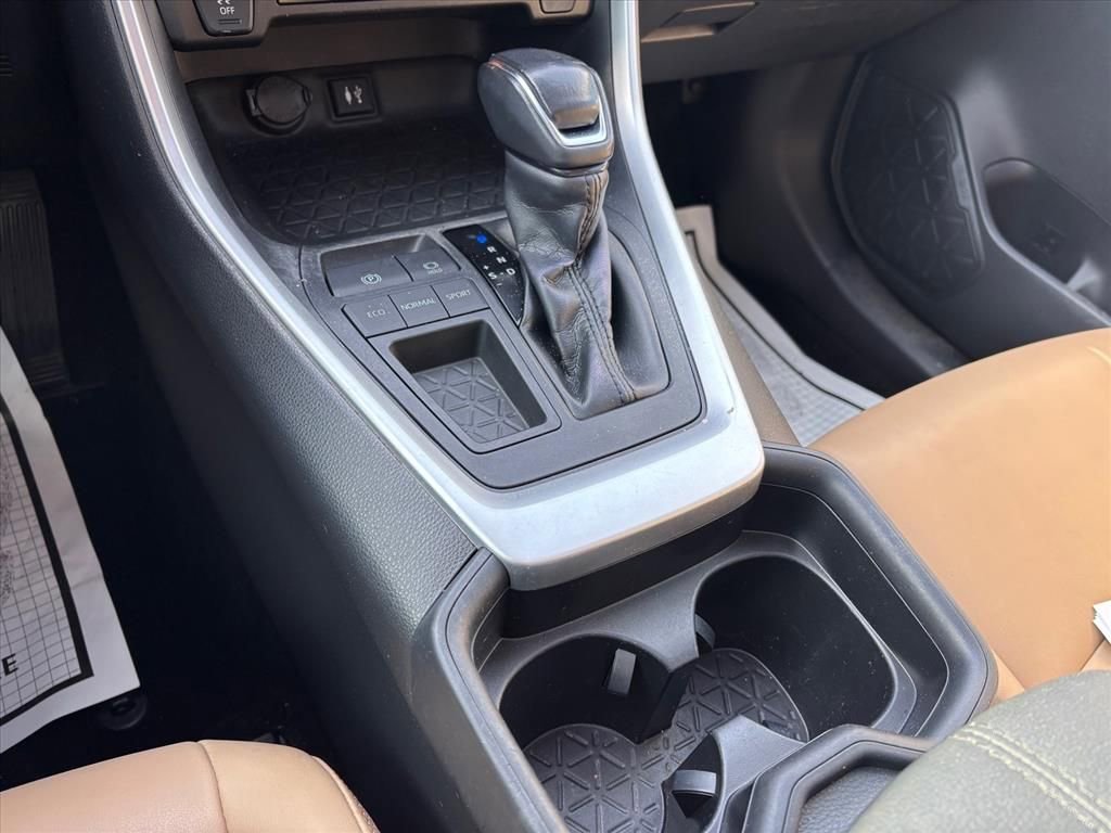 Used 2019 Toyota RAV4 XLE Premium image 20