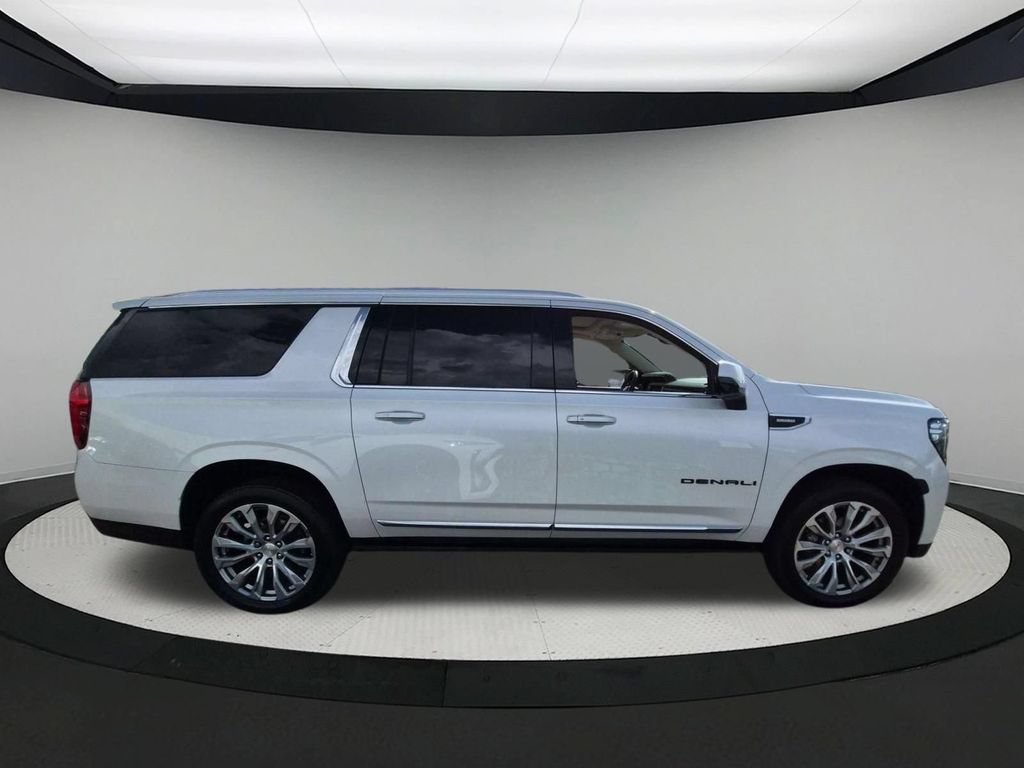 Used 2022 GMC Yukon XL Denali AWD/4WD image 6