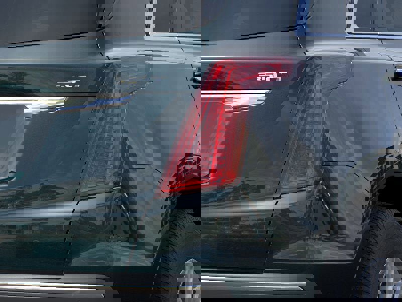 New 2025 Cadillac XT5 Luxury image 11