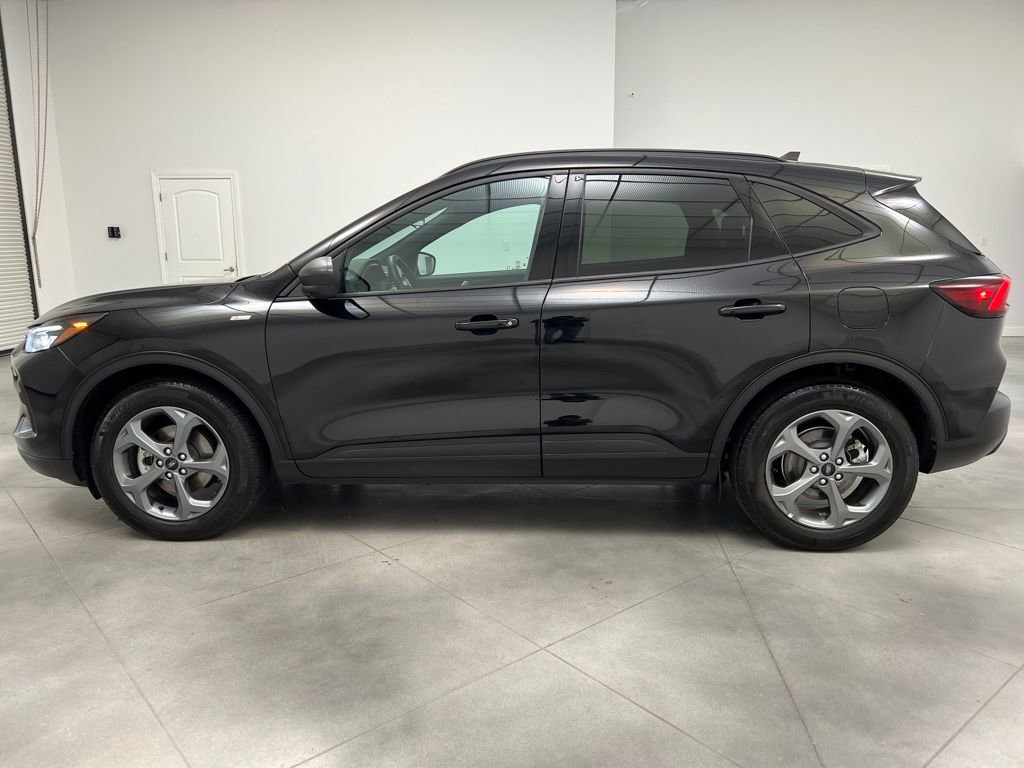 Used 2025 Ford Escape ST-Line image 4