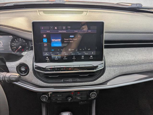 Used 2024 Jeep Compass Latitude image 14