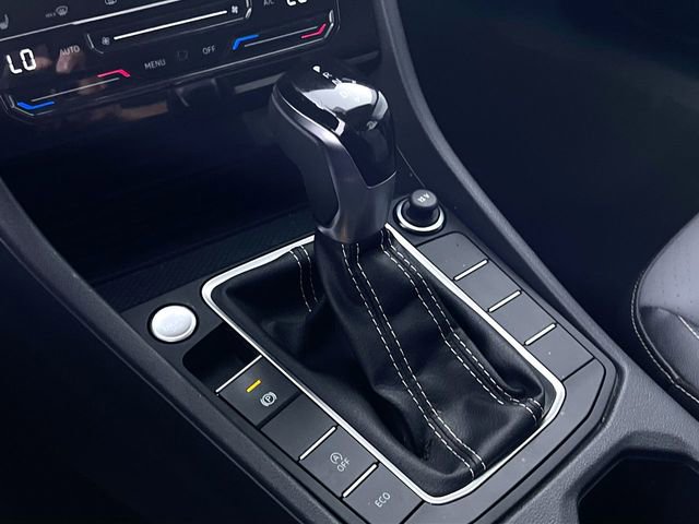 Used 2025 Volkswagen Jetta SE w/ Sunroof Package image 19
