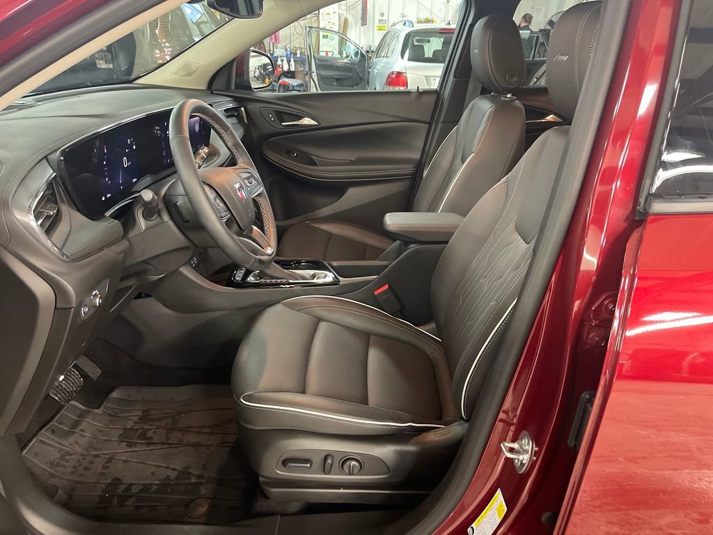 Used 2025 Buick Encore GX Avenir w/ Avenir Convenience Package AWD/4WD image 14