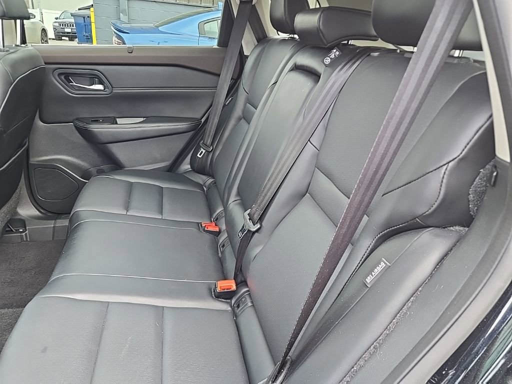 Used 2023 Nissan Rogue SV w/ SV Premium Package image 13