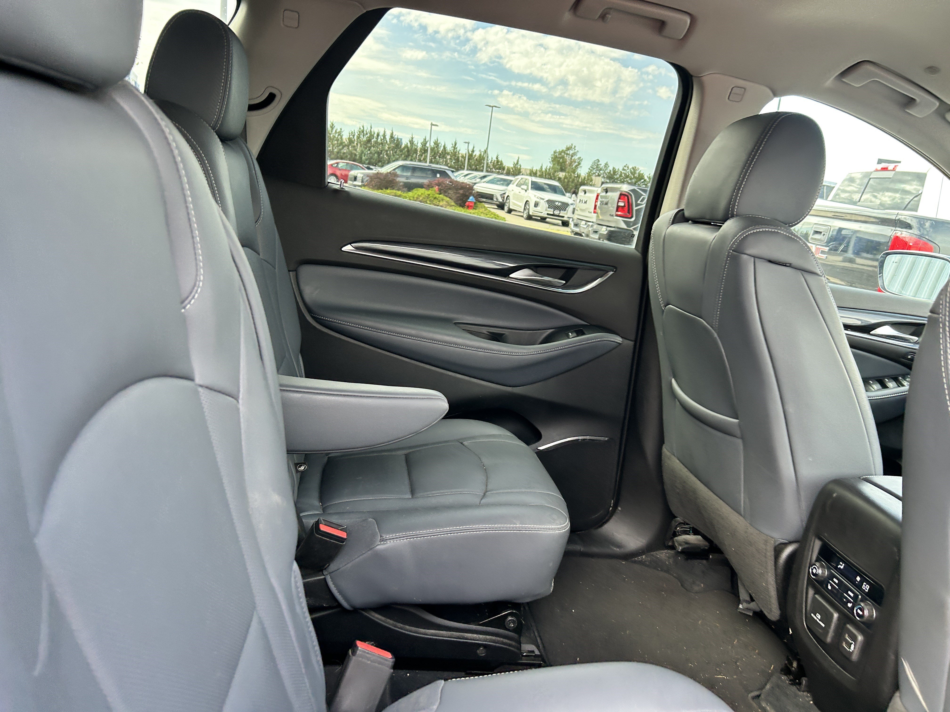 Used 2021 Buick Enclave Premium AWD/4WD image 11