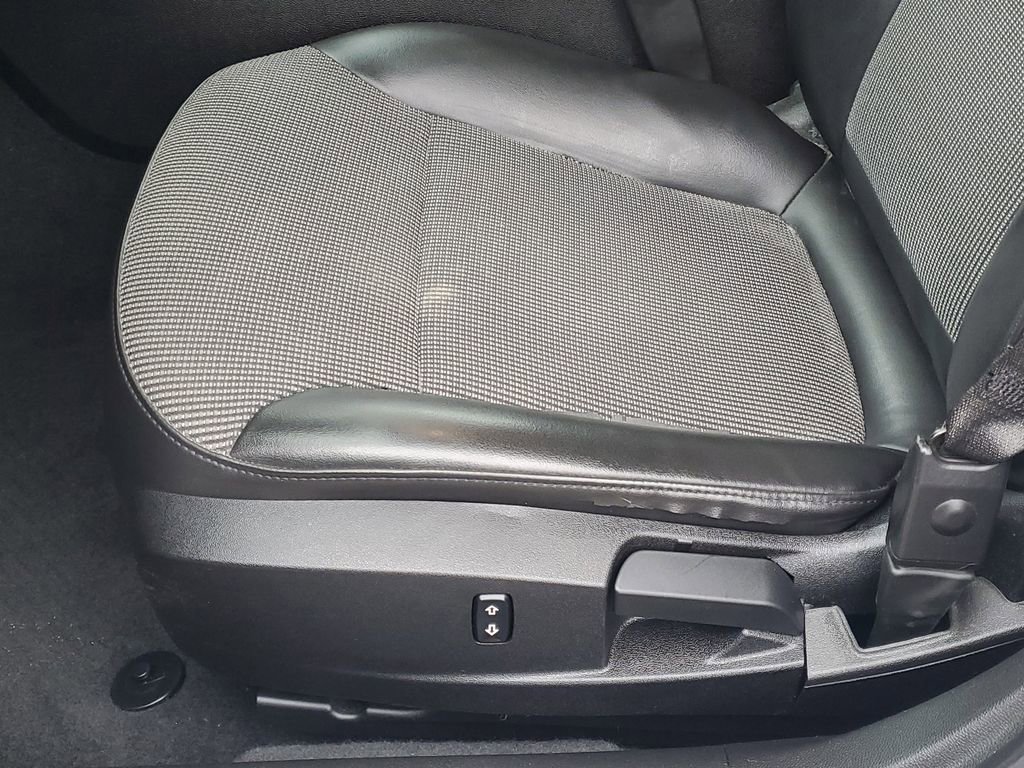 Used 2016 Chevrolet Malibu LT image 12