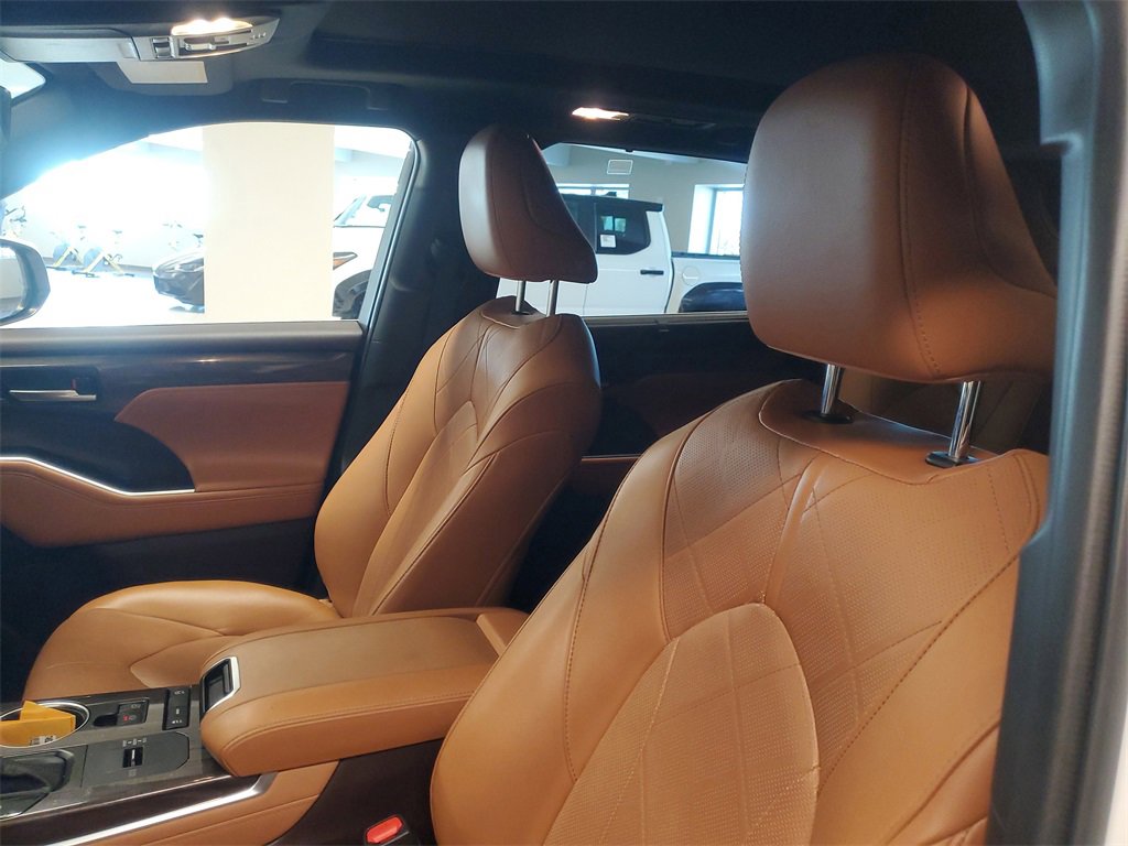 Certified 2021 Toyota Highlander Platinum image 17