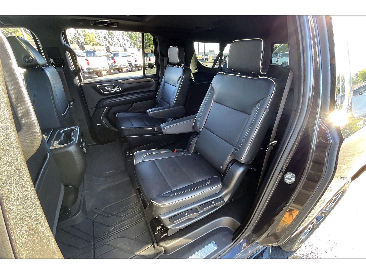 Used 2023 Chevrolet Suburban Premier AWD/4WD image 28
