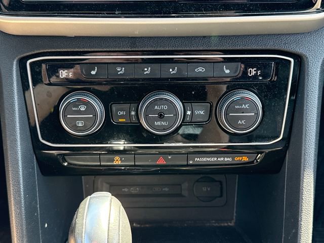 Used 2022 Volkswagen Atlas Cross Sport SEL R-Line AWD/4WD image 28