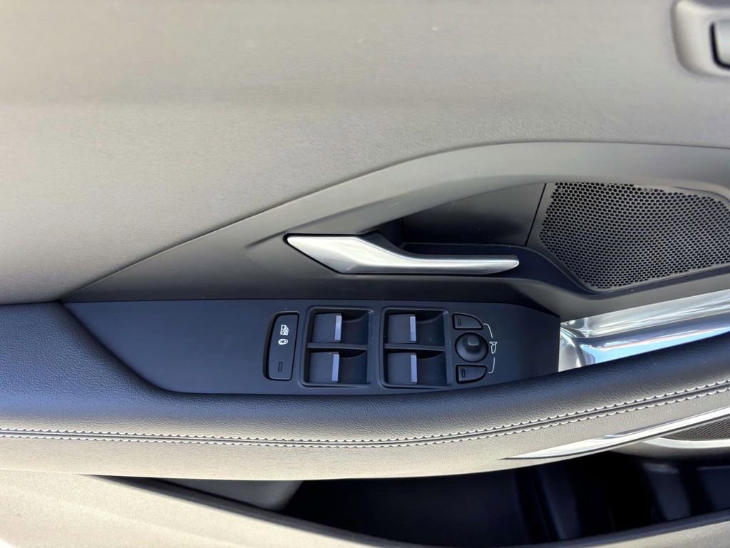 Used 2024 Jaguar E-PACE R-Dynamic SE image 12