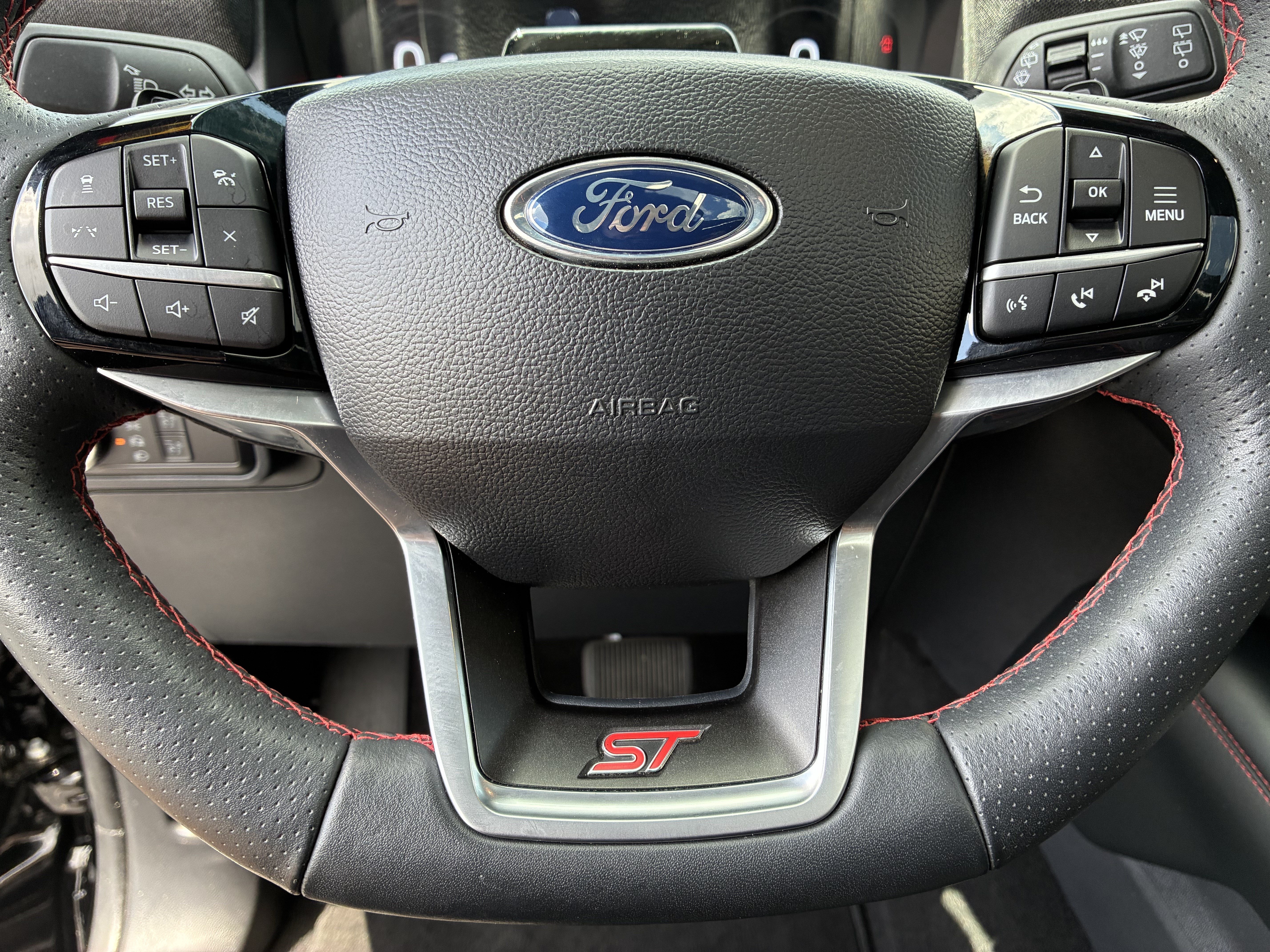Used 2025 Ford Explorer ST AWD/4WD image 28