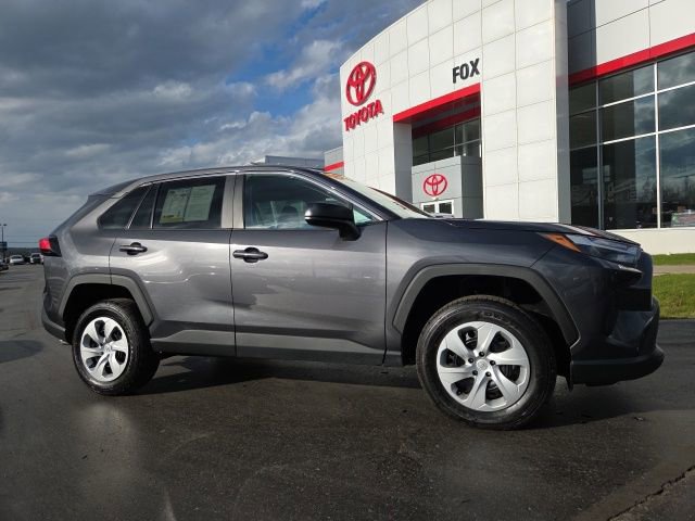Used 2025 Toyota RAV4 LE AWD/4WD image 1
