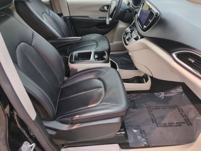 Used 2024 Chrysler Pacifica Touring-L FWD image 27