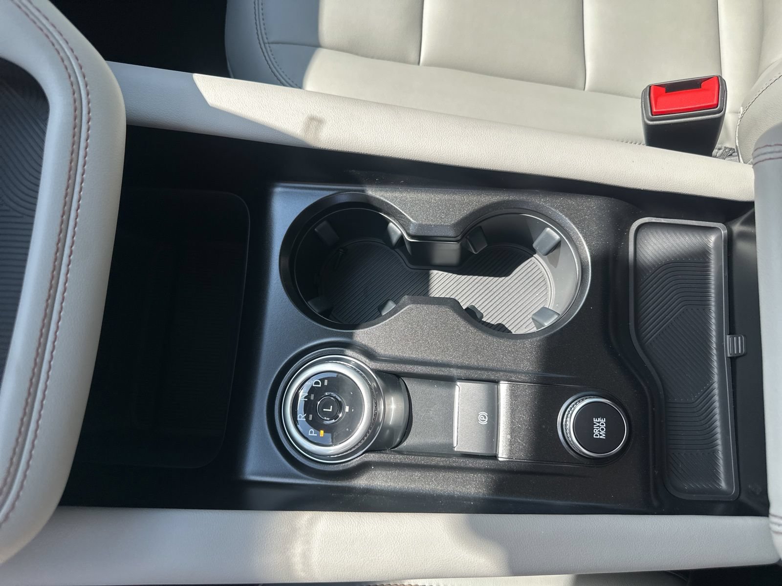 New 2026 Ford Explorer Active w/ Active Comfort Package RWD image 18