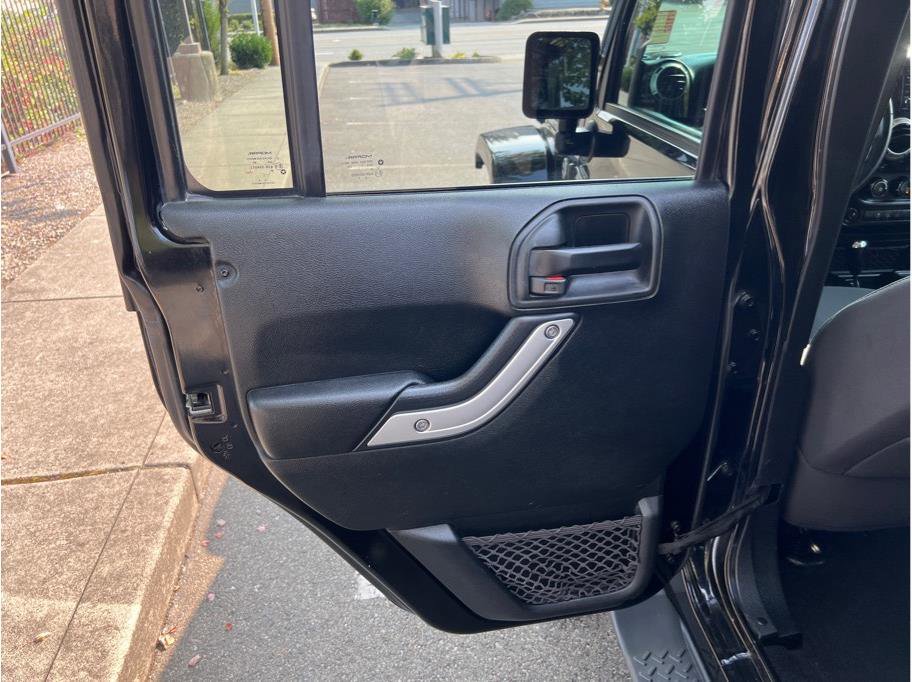 Used 2017 Jeep Wrangler Unlimited Sahara image 15