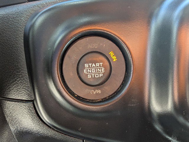 Used 2021 Jeep Gladiator Willys AWD/4WD image 16