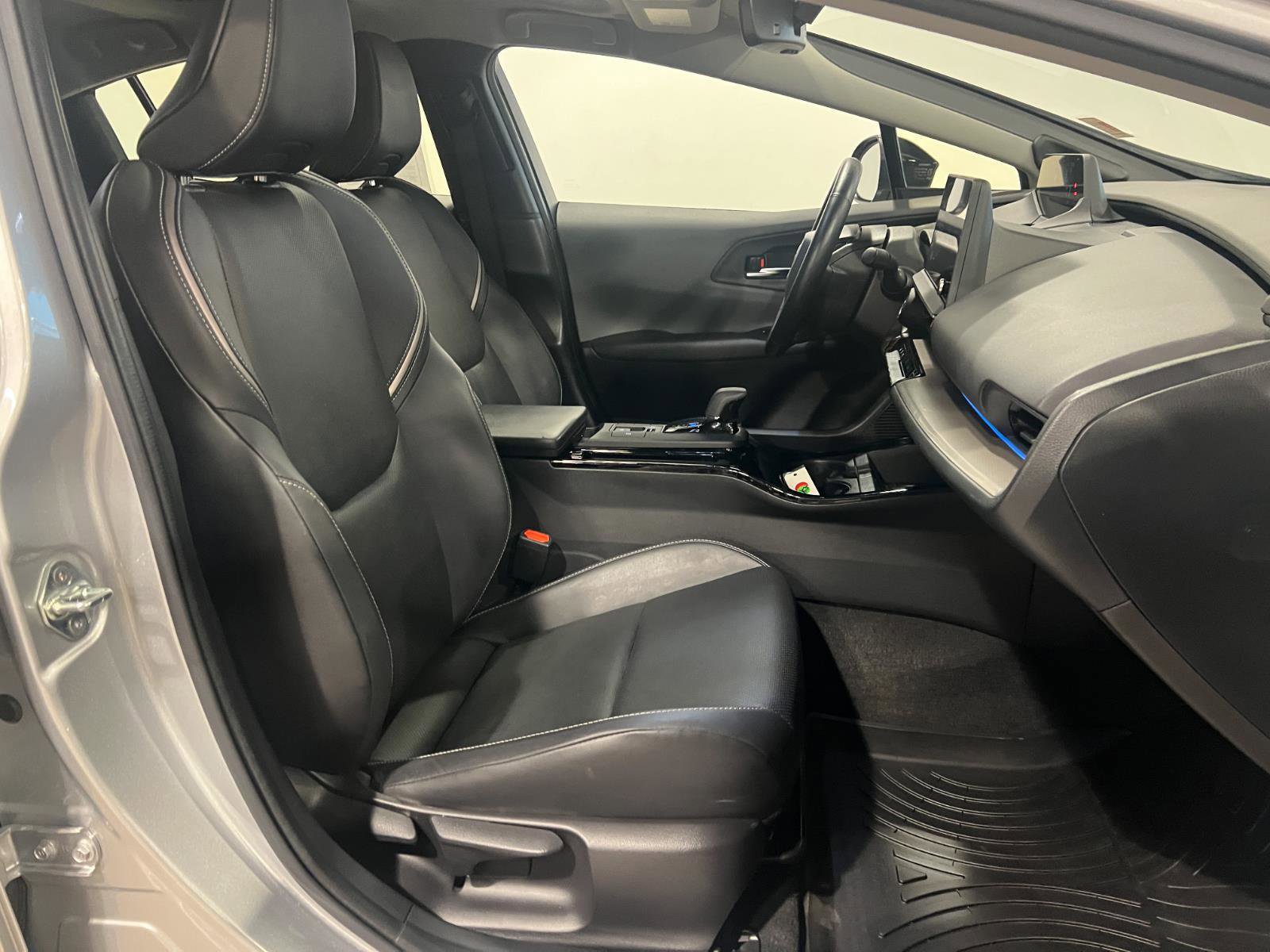 Used 2023 Toyota Prius Limited AWD/4WD image 37
