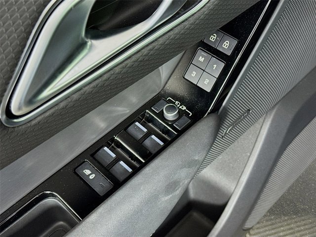 Certified 2022 Land Rover Range Rover Velar R-Dynamic S AWD/4WD image 20