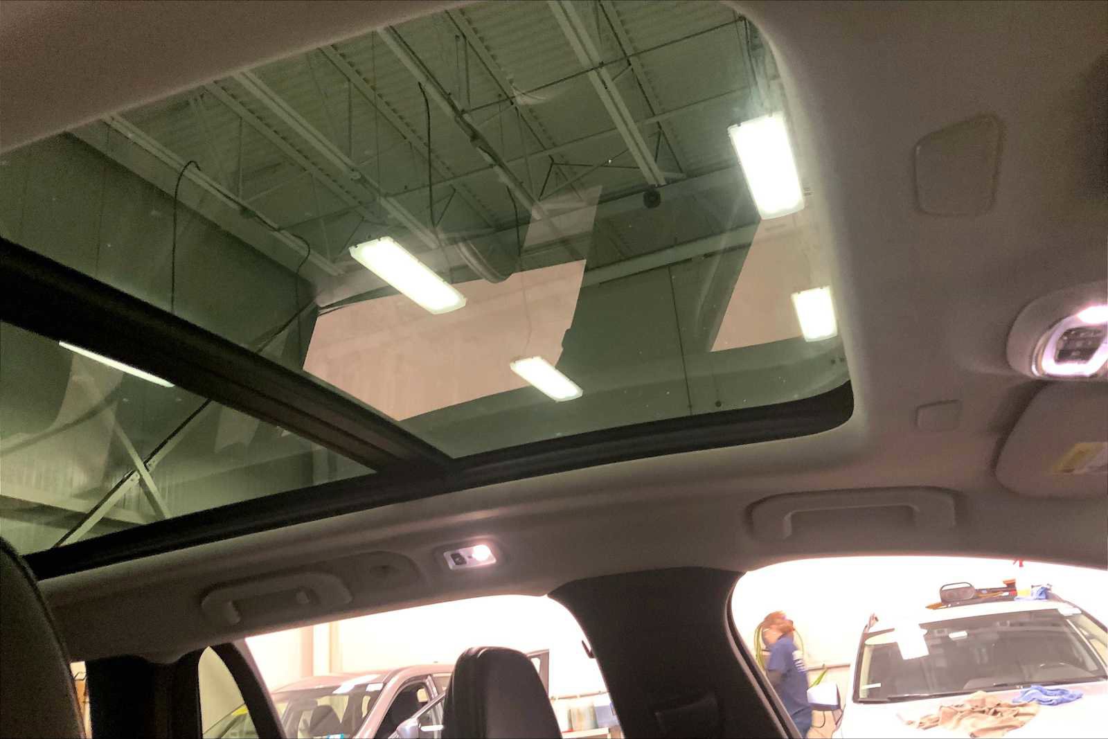 Used 2021 Volvo V60 T5 Cross Country image 13