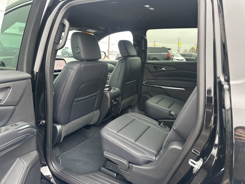 New 2026 Chevrolet Traverse LT w/ Driver Confidence Package AWD/4WD image 18