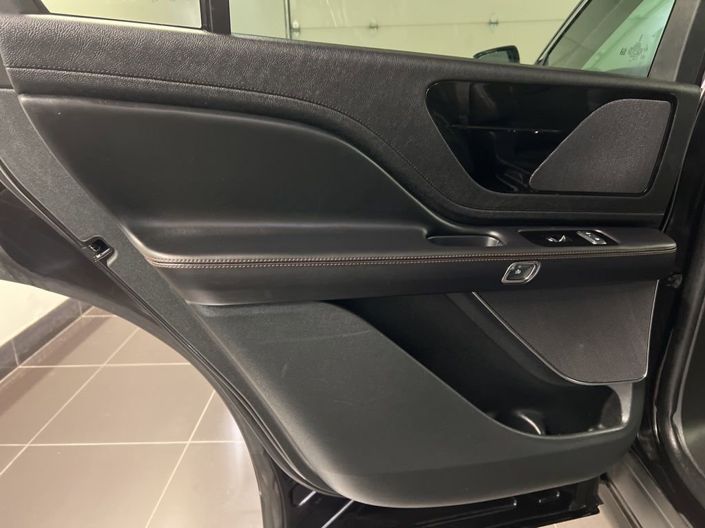 Used 2023 Lincoln Aviator AWD w/ Premium Package image 35