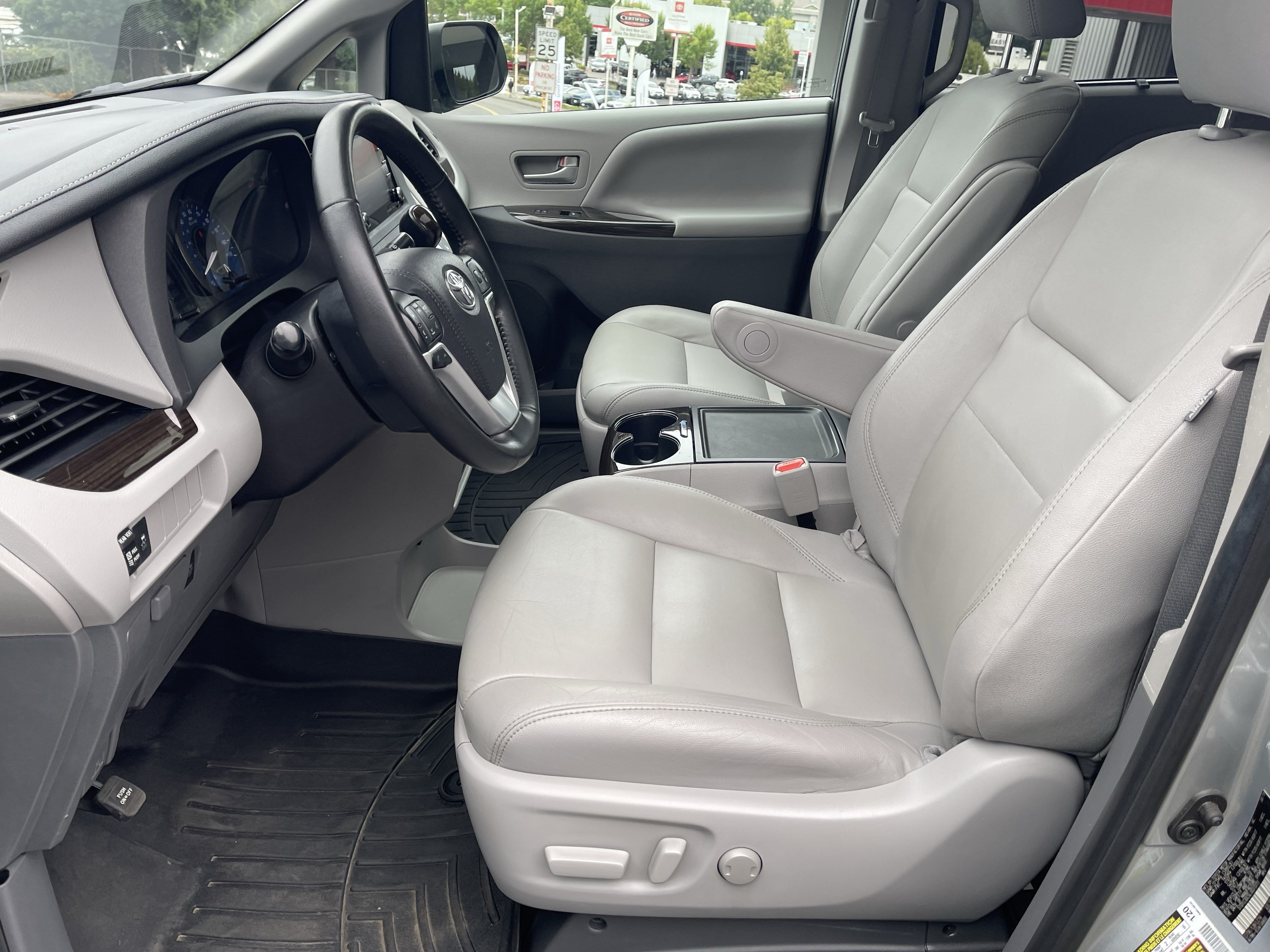 Certified 2020 Toyota Sienna XLE FWD image 10