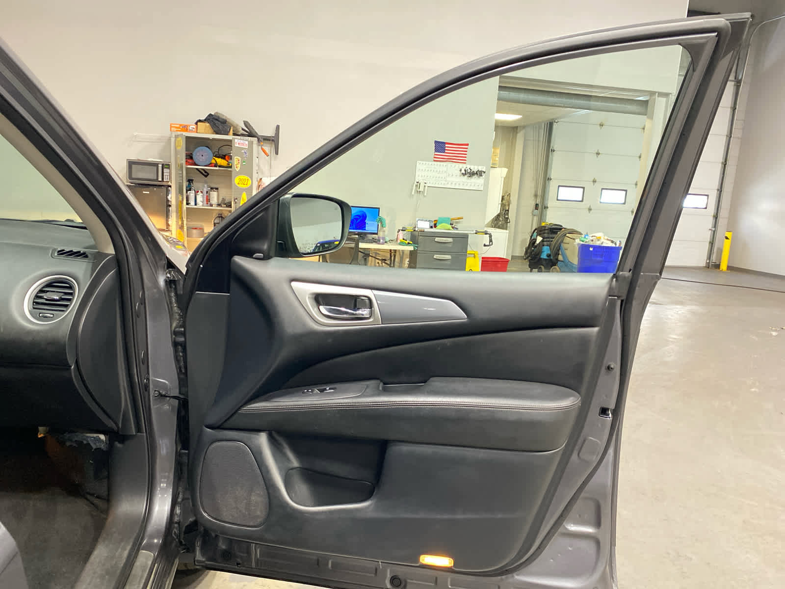 Used 2018 Nissan Pathfinder SL w/ Midnight Edition Package image 29