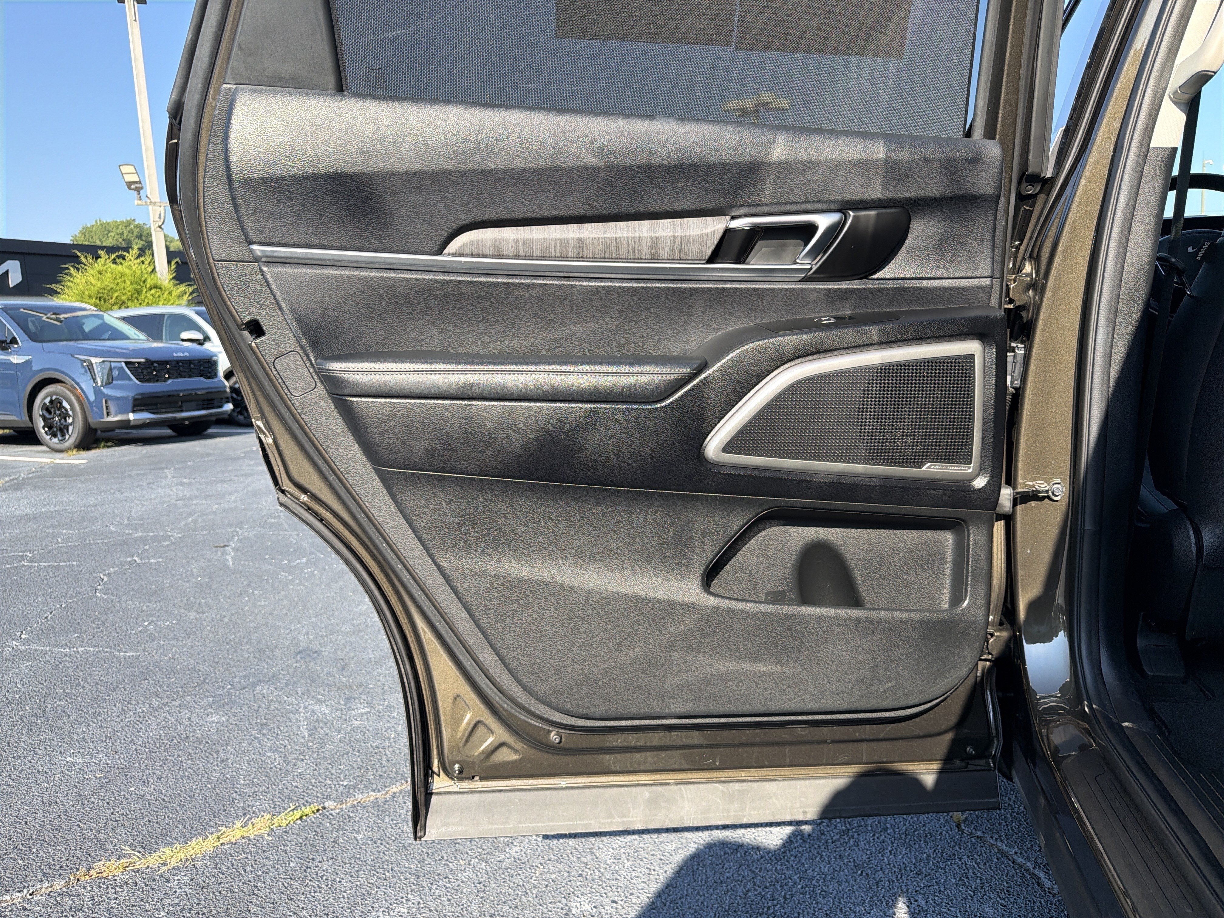 Used 2023 Kia Telluride EX w/ EX Captain's Chair Package FWD image 21