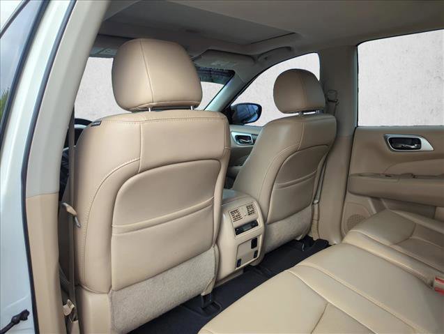 Used 2017 Nissan Pathfinder Platinum AWD/4WD image 18