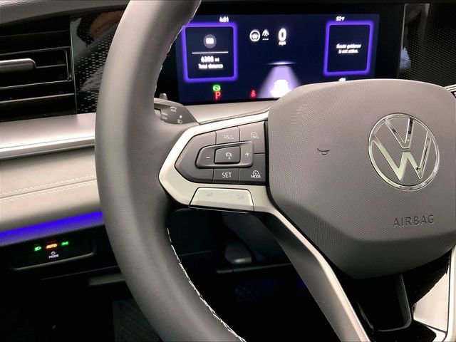 Certified 2025 Volkswagen Tiguan SE w/ Panoramic Sunroof Package image 13