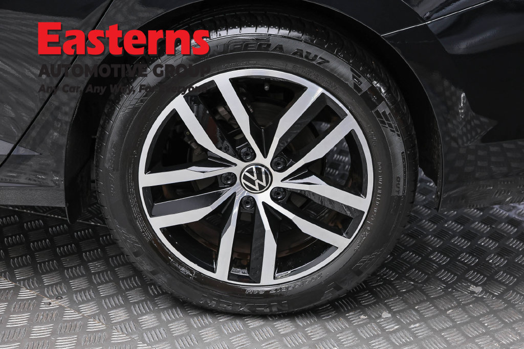 Used 2025 Volkswagen Jetta SE FWD image 9