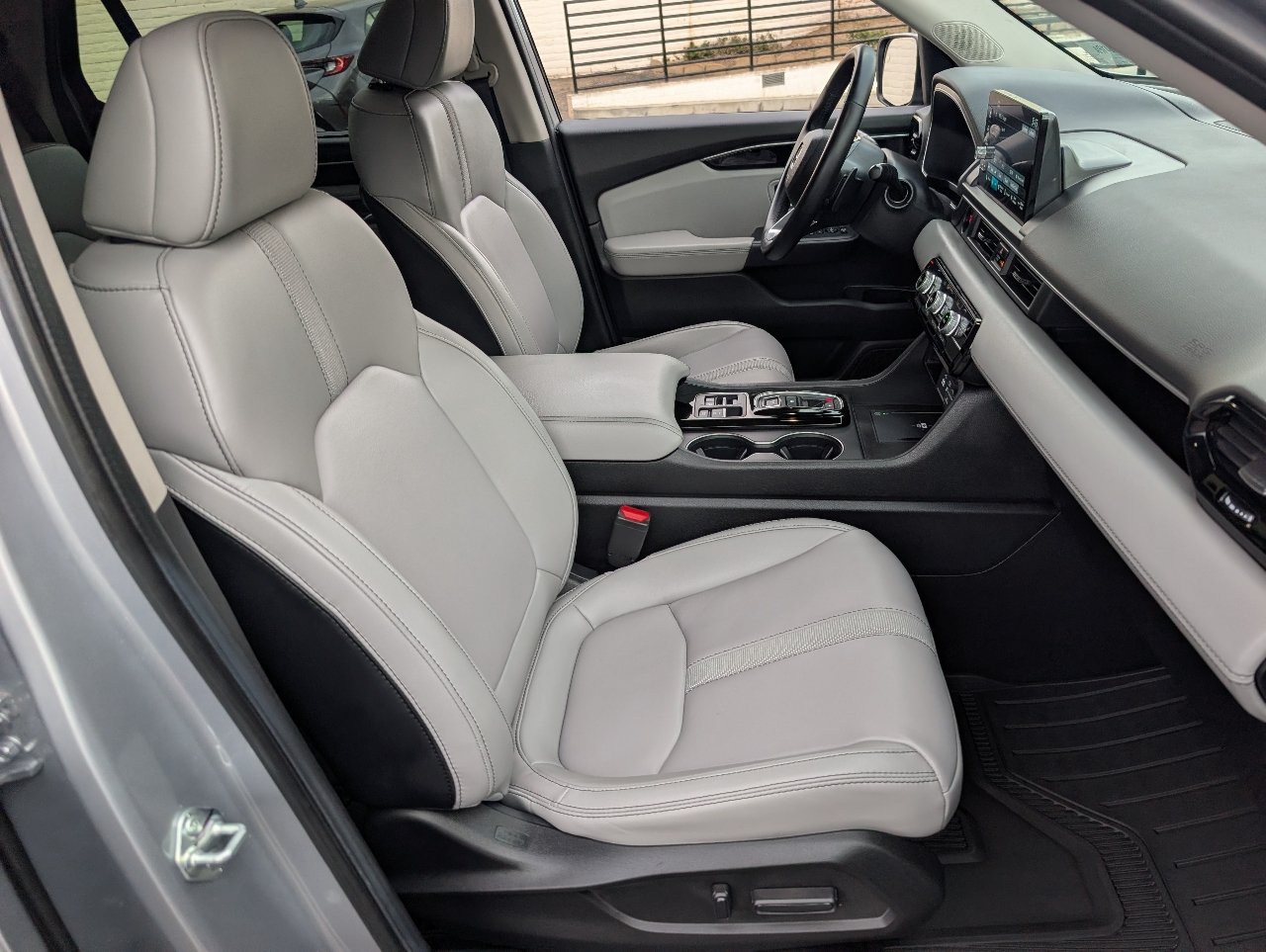 Used 2025 Honda Pilot EX-L image 9