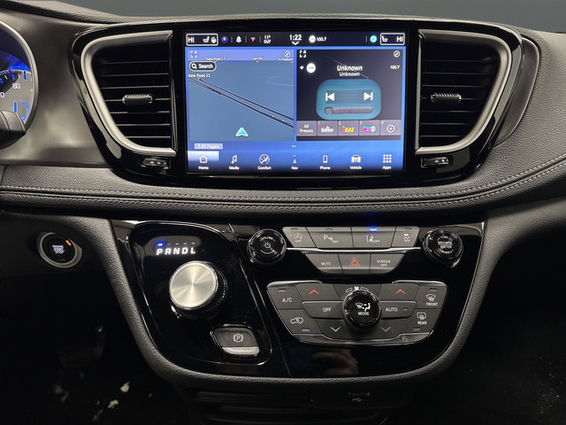 New 2026 Chrysler Pacifica Select AWD/4WD image 8