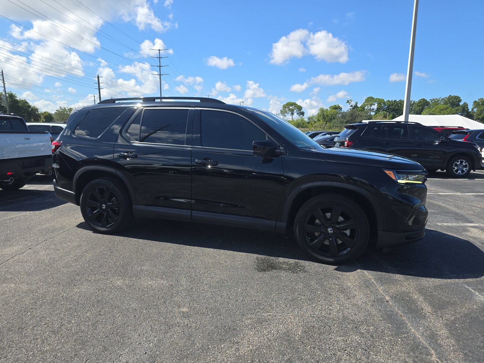 Used 2025 Honda Pilot Black Edition image 2